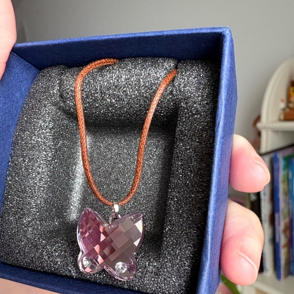 Gift 💝 SWAROVSKI light purple butterfly necklace - Picture 7 of 7